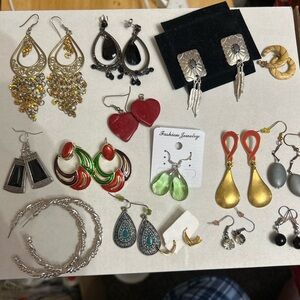 15 Pair Elegant vintage Earrings
R43